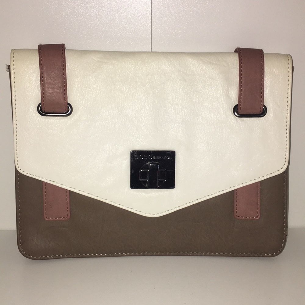 BCBGENERATION - Clutch